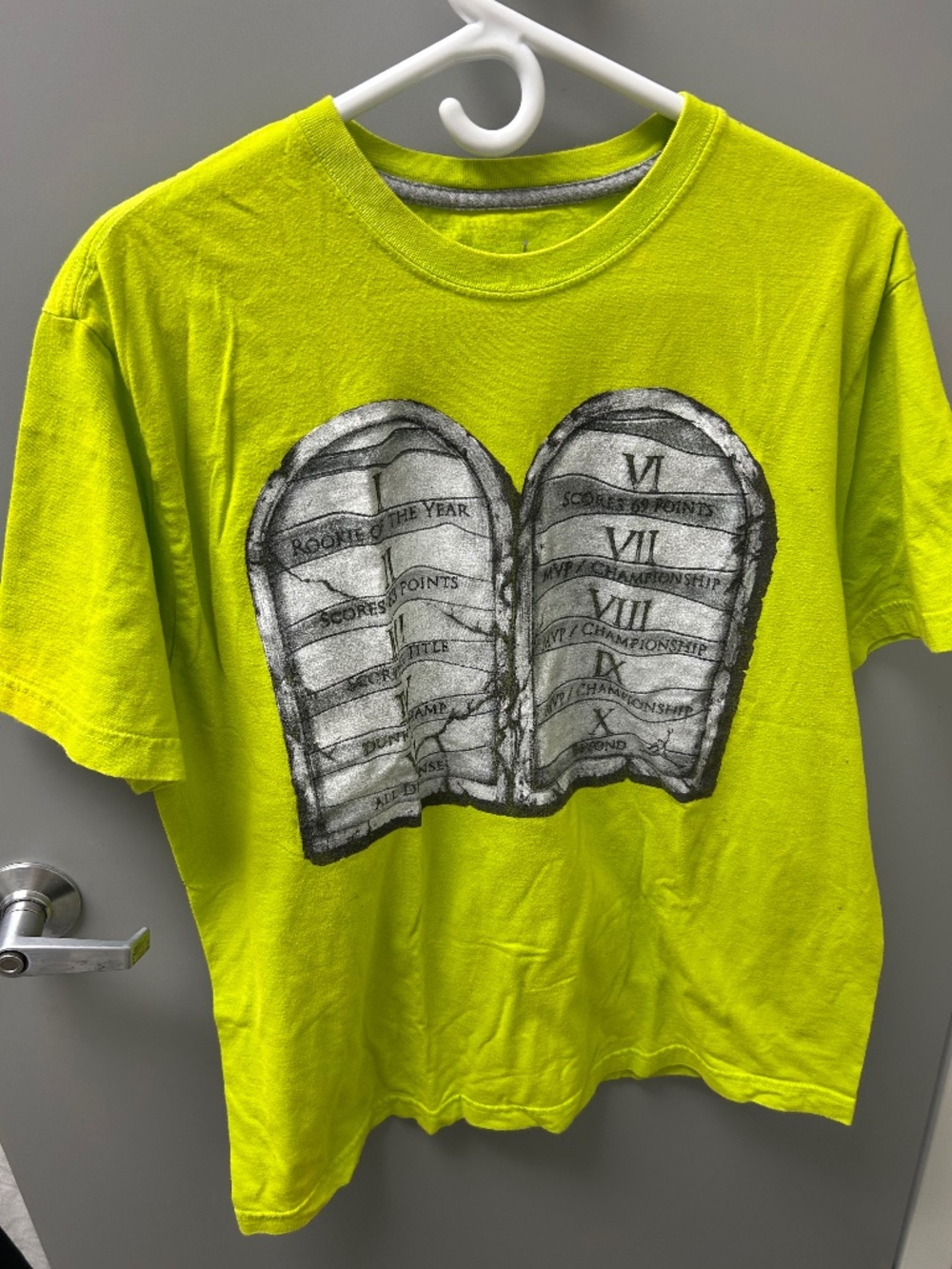 Jordan Graphic T Shirt Men’s XL Neon Yellow Tombstone Basketball Tee